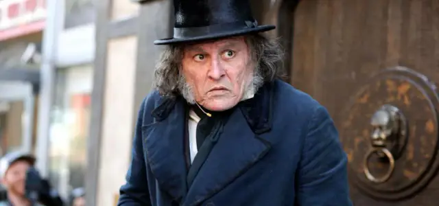 Ebenezer Scrooge : date, casting, histoire, tout savoir sur le Scrooge qui signe le grand retour de Johnny Depp