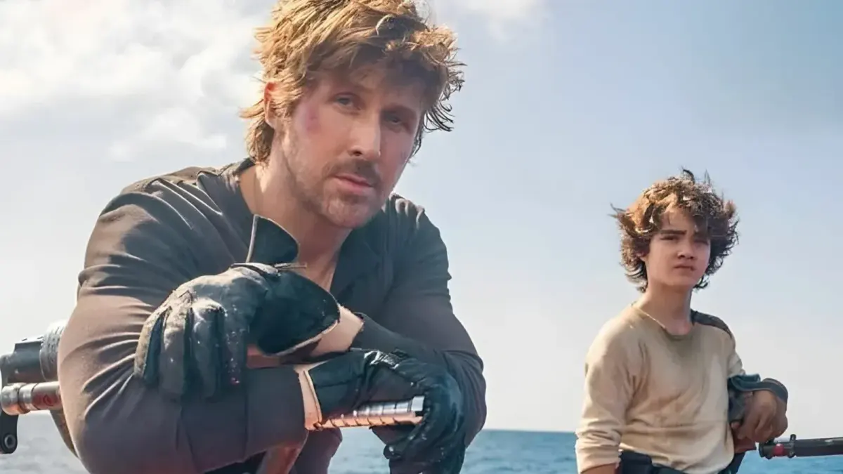 Ryan Gosling, en tenue sombre et gants de cuir, dans la première image officielle de Star Wars: Starfighter